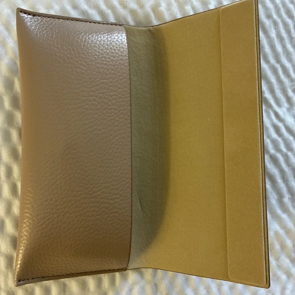 AUTHENTIC MAX MARA EYEGLASS / SUNGLASS CASE - TAN Semi Hard Pebbles Leather Case